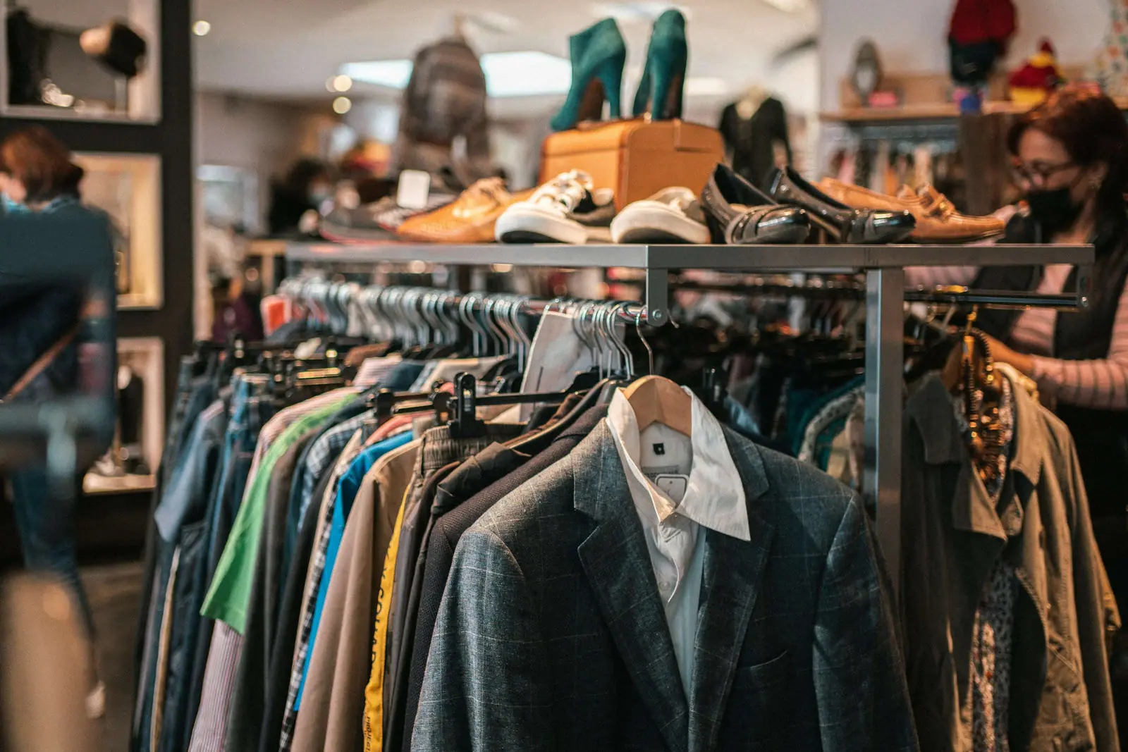 Vêtements sur cintres