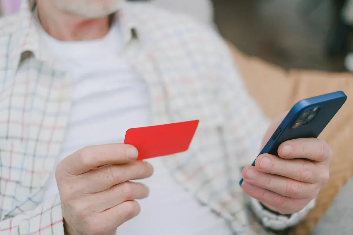 Apps cashback sur smartphone - utiliser son téléphone et sa carte bancaire pour économiser sur ses achats du quotidien